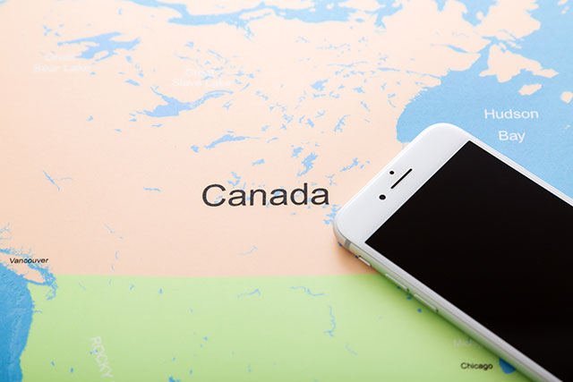 地図のカナダとスマートフォン